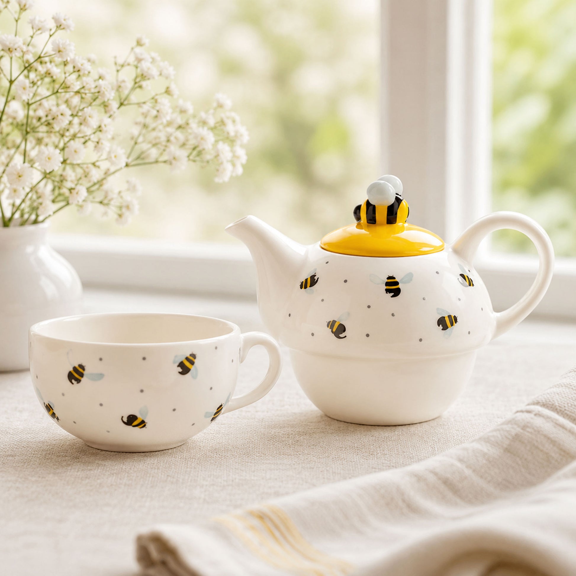 Stacking bee teapot and matching teacup