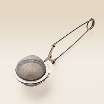 Spring-loaded handle on Snap Sphere tea infuser